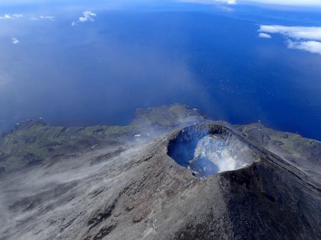 Аляска готовится к мощному извержению вулкана Кливленд