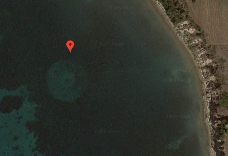 У берегов Греции с помощью Google Earth обнаружили загадочный круглый объект 