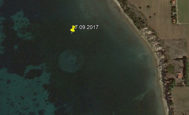 У берегов Греции с помощью Google Earth обнаружили загадочный круглый объект 