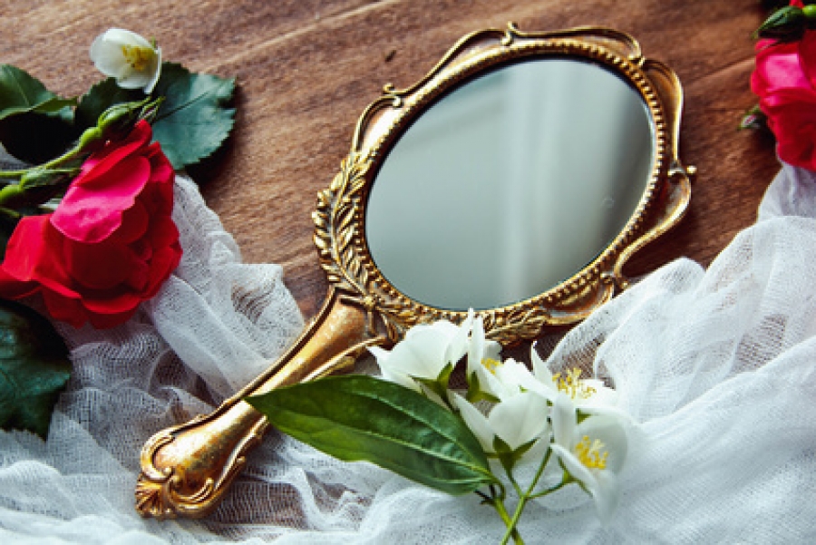 Можно ли выбрасывать старое зеркало и как это сделать правильно