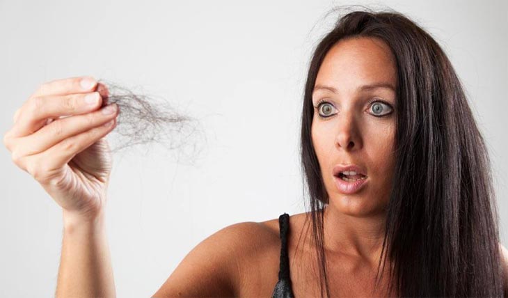 Если сильно выпадают волосы, ученые рассказали что делать в домашних условиях